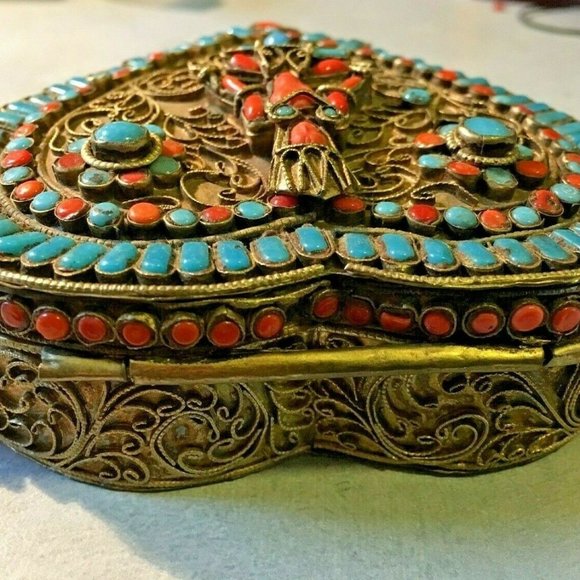 Antique Tibetan Ghau, Gau, box encrusted with glass beads depicting goddess Tara - Picture 2 of 11